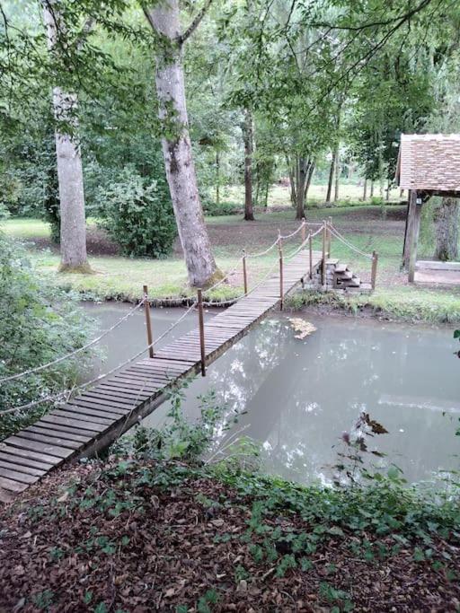 Maison de village en bord de rivière Narcy Extérieur photo