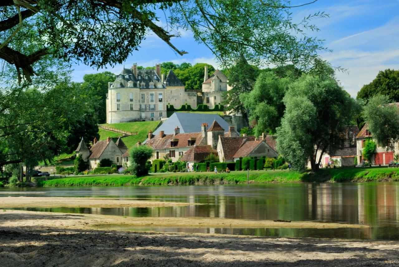 Maison de village en bord de rivière Narcy Extérieur photo